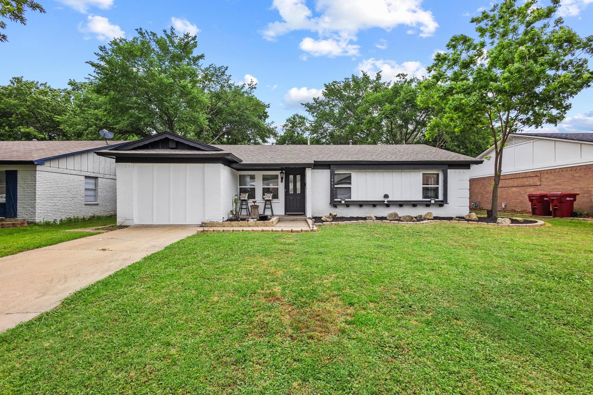 1807 W Belden Street