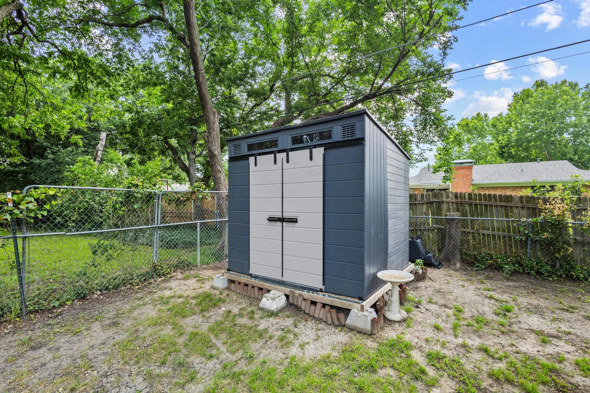 1807 W Belden Street