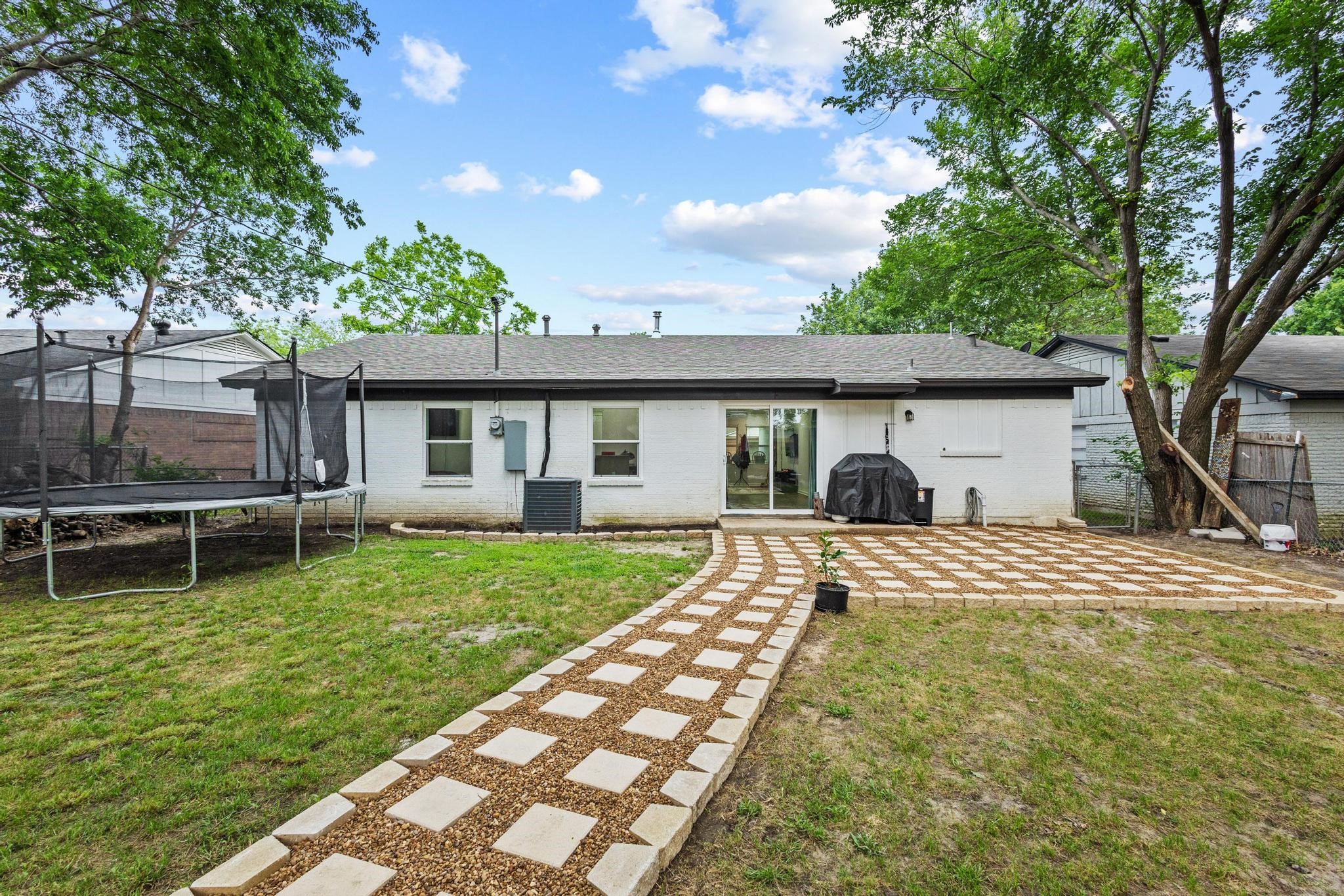 1807 W Belden Street