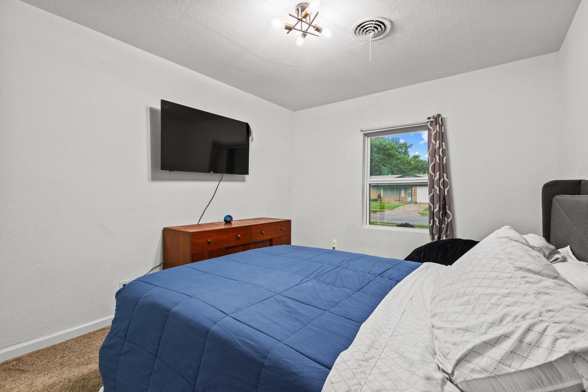 1807 W Belden Street