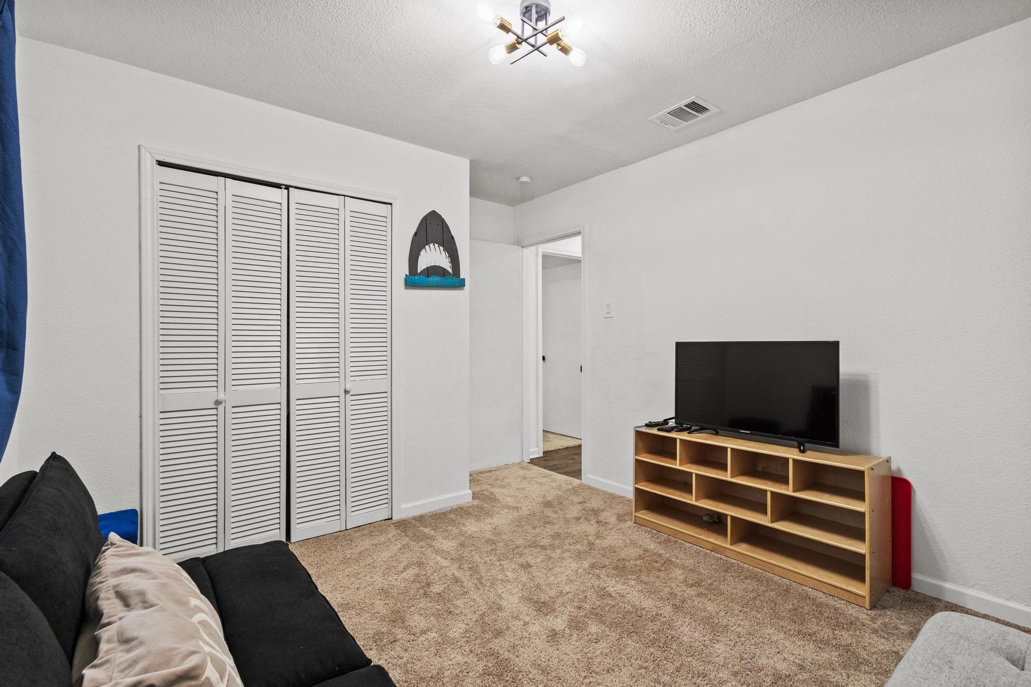 1807 W Belden Street