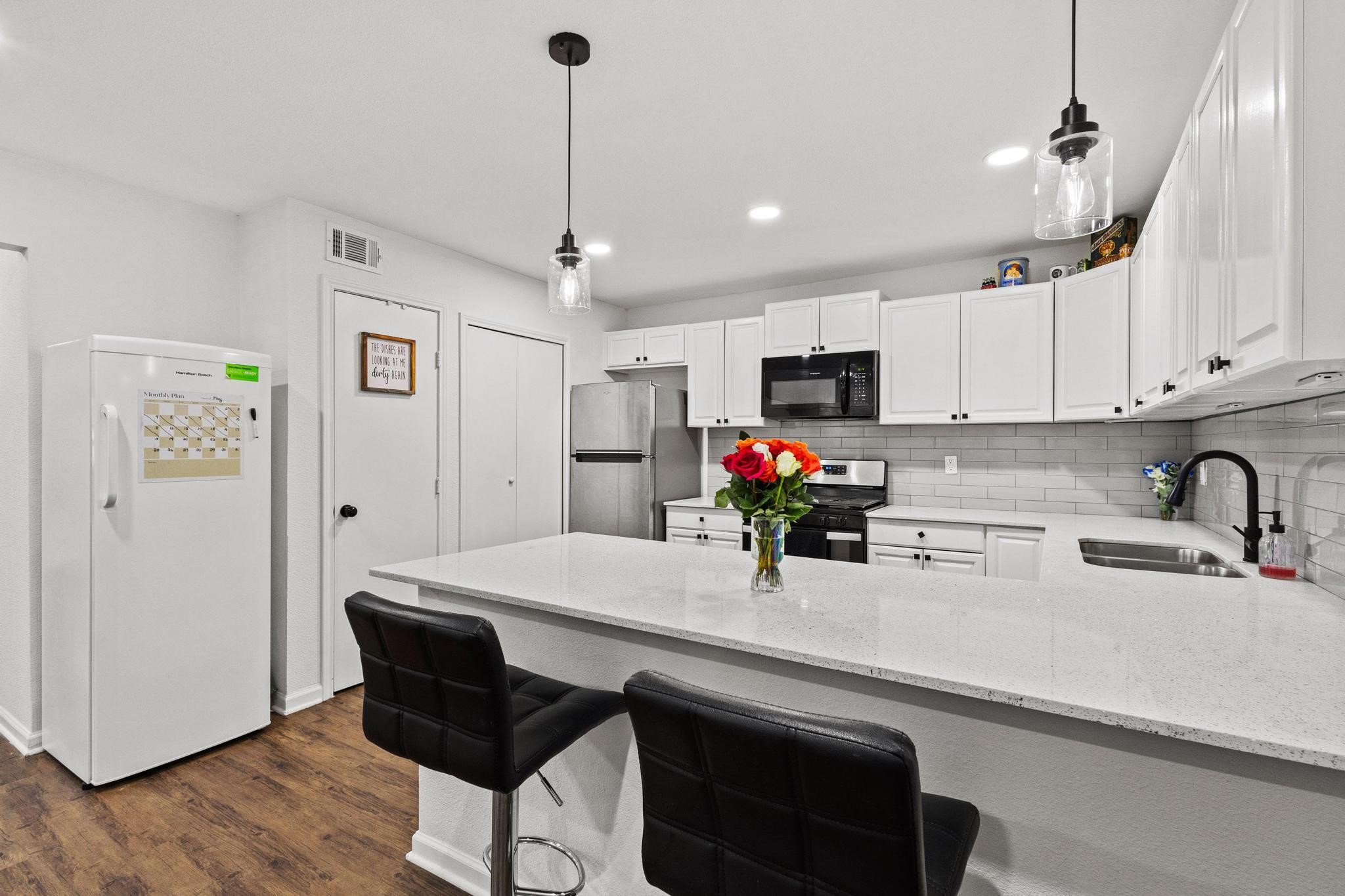 1807 W Belden Street