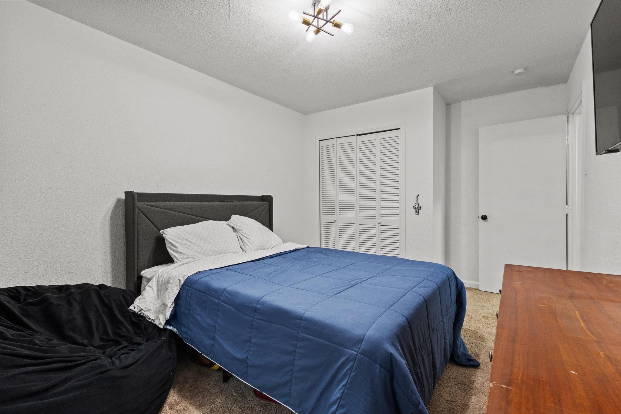 1807 W Belden Street