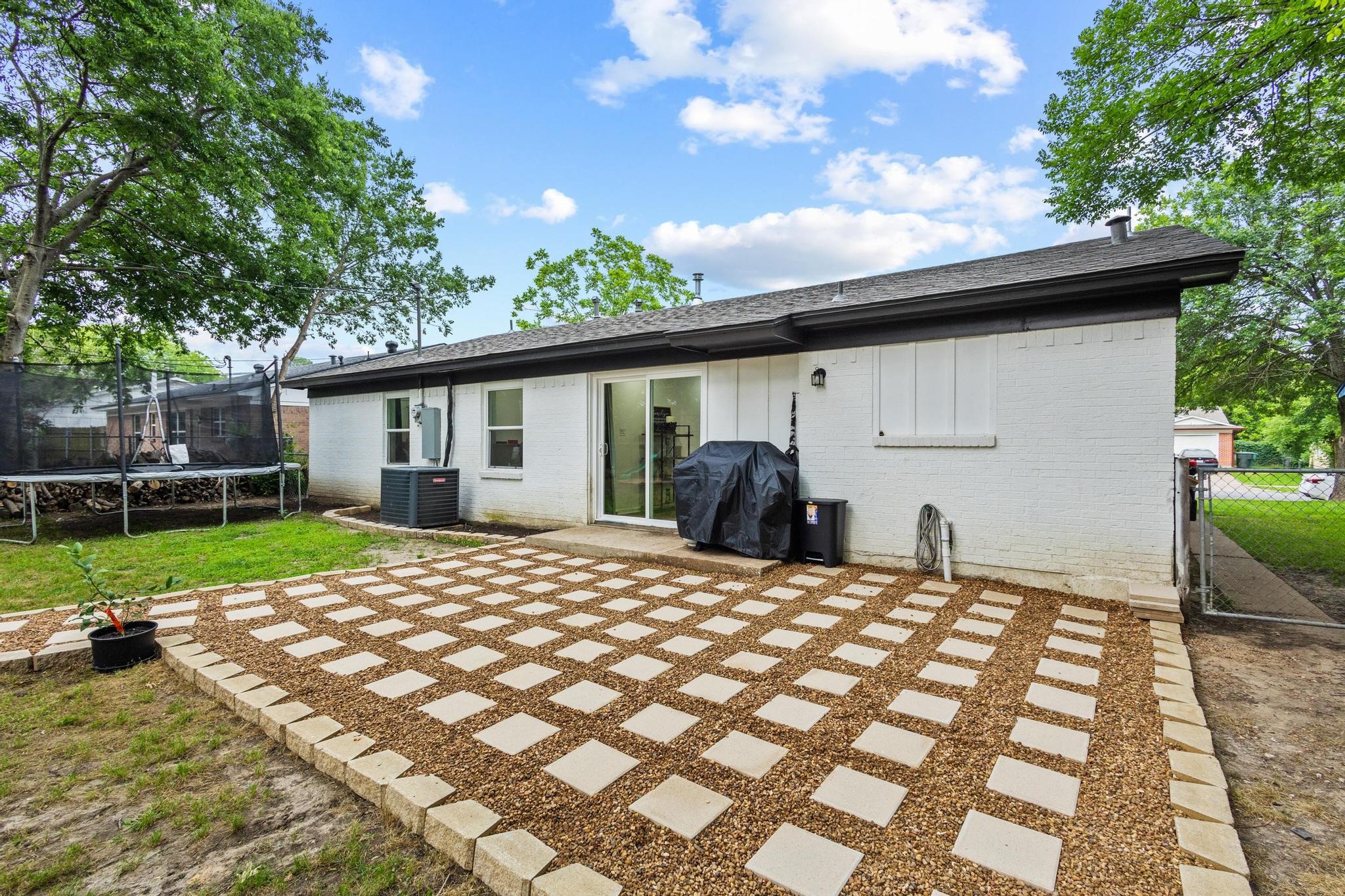 1807 W Belden Street