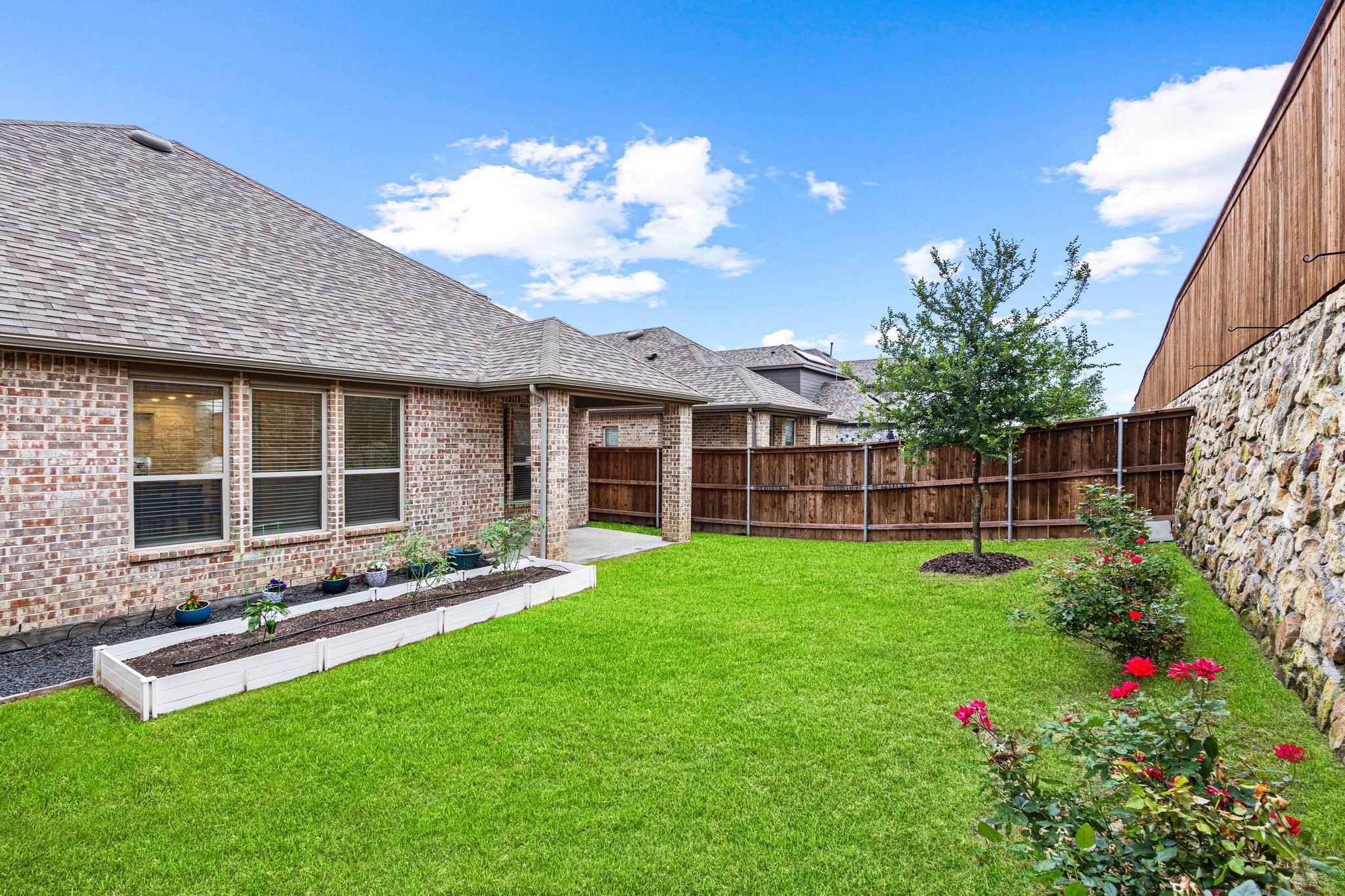 3952 Oak Creek Circle
