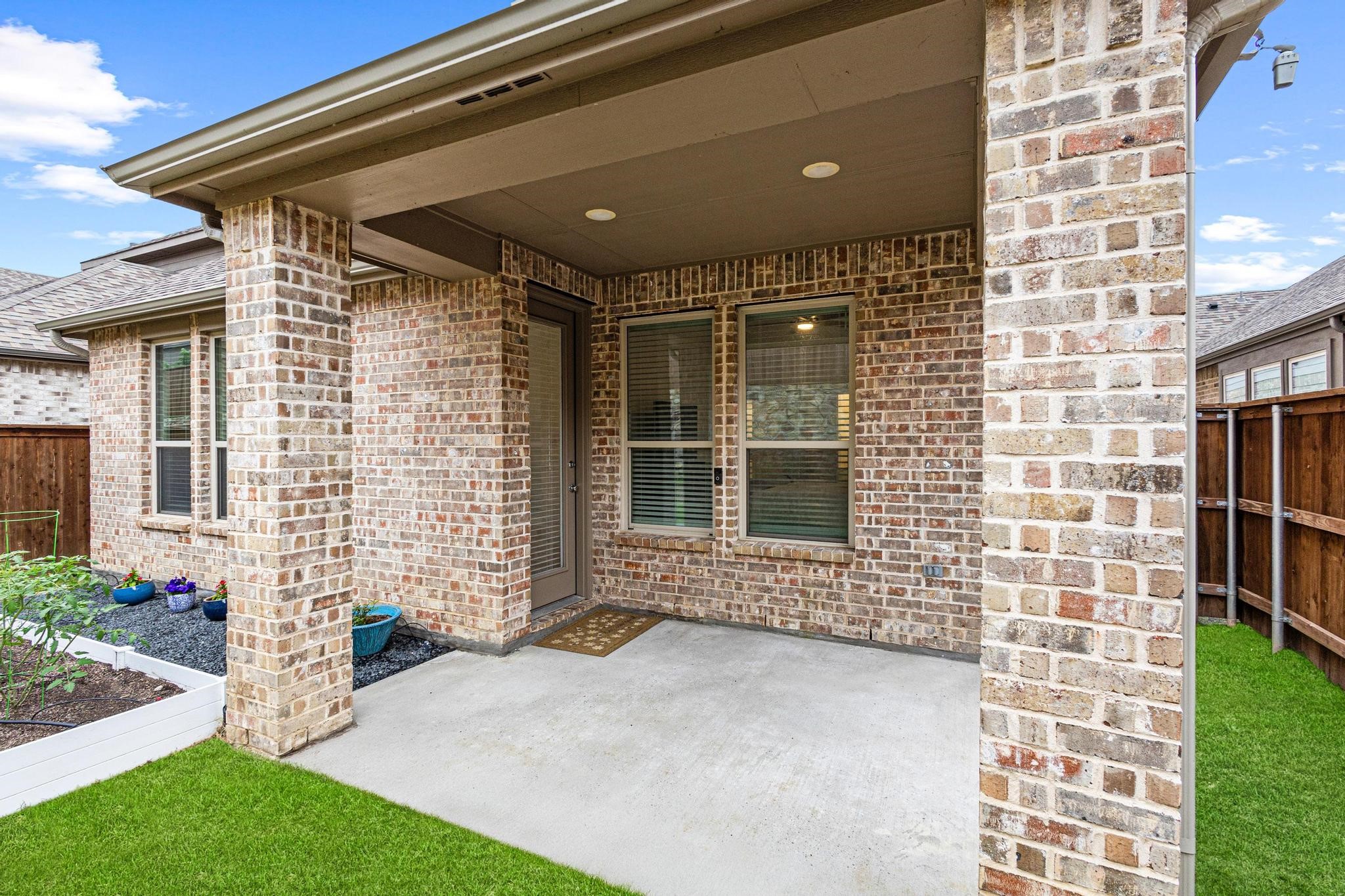 3952 Oak Creek Circle