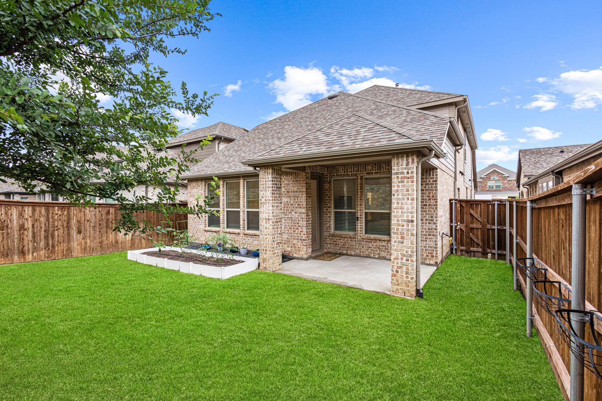 3952 Oak Creek Circle