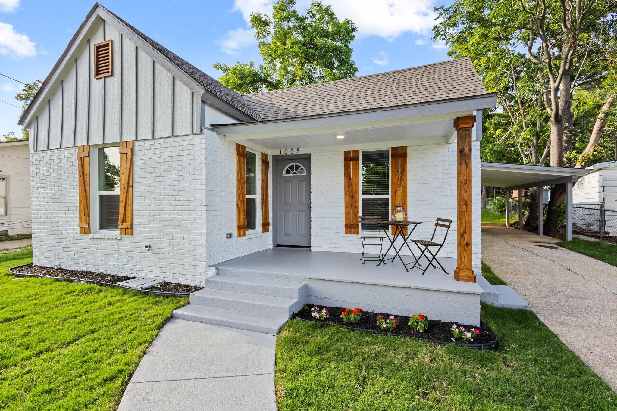 1005 W Bullock Street