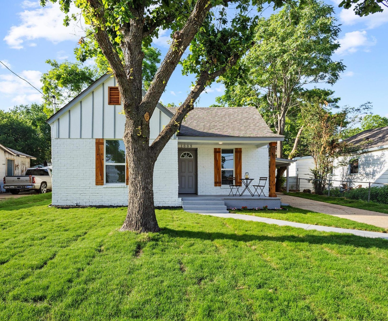 1005 W Bullock Street