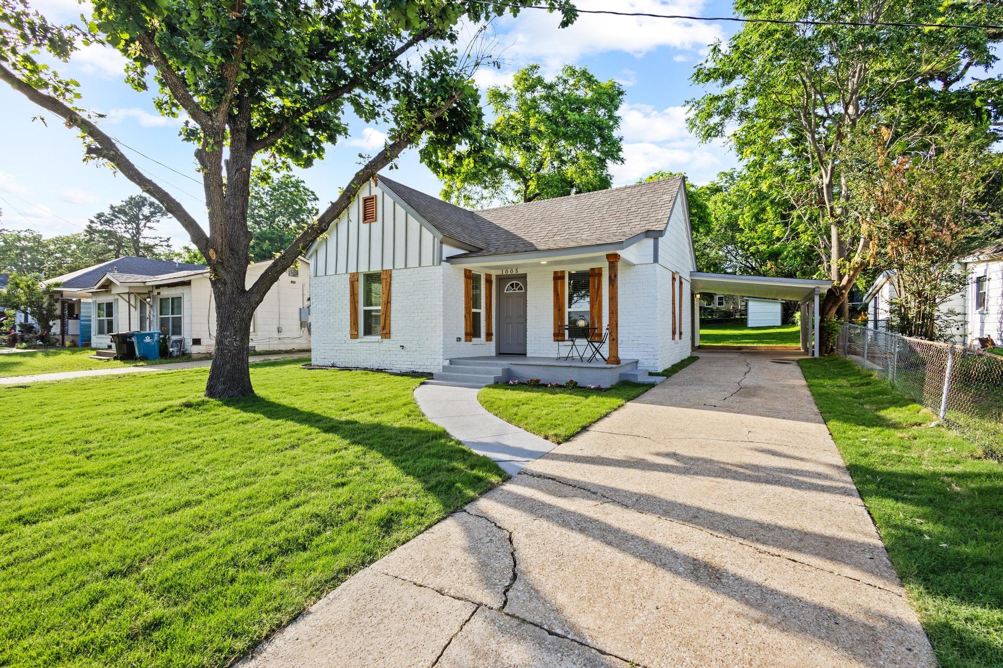 1005 W Bullock Street