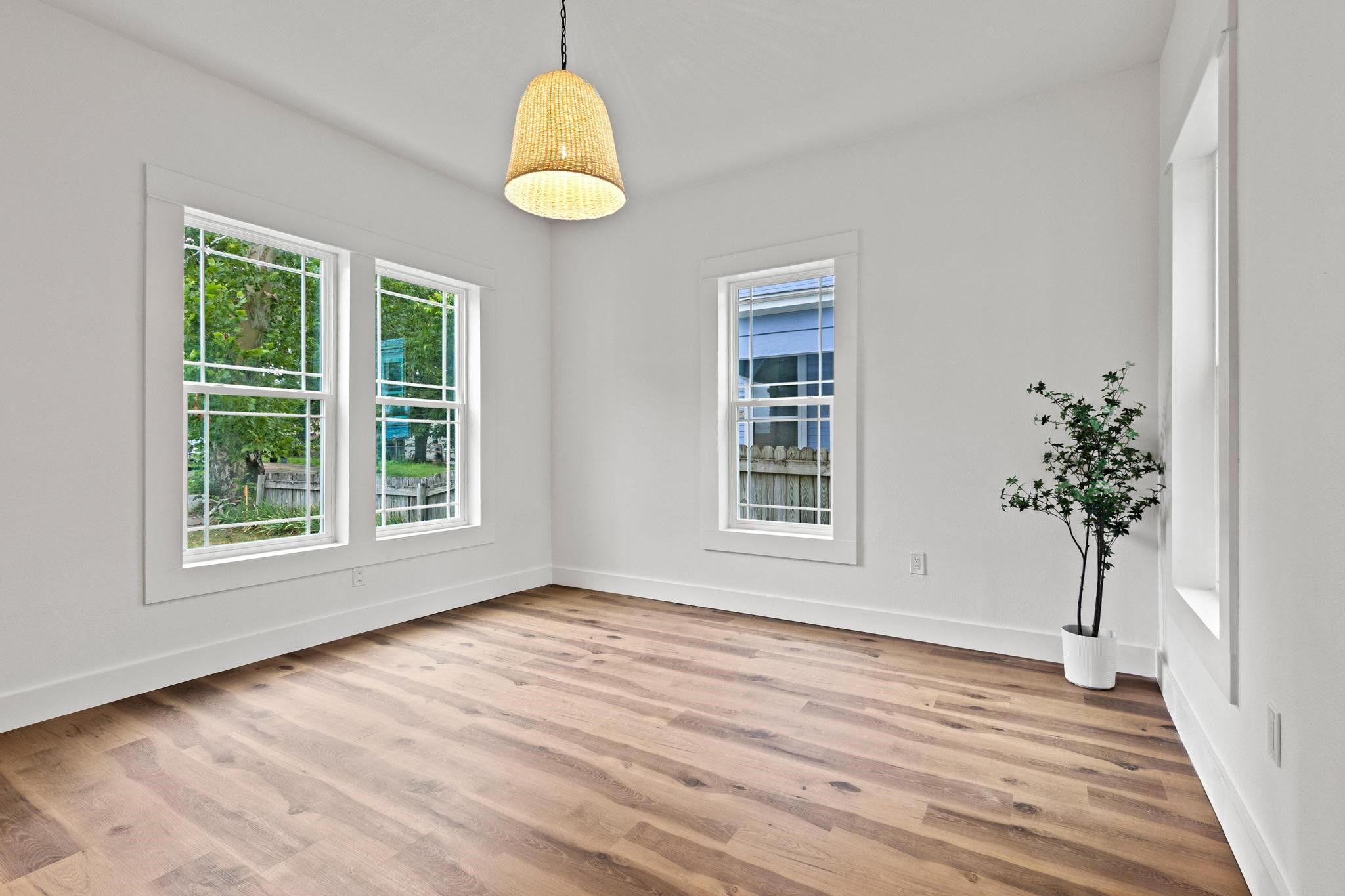 622 W Owing Street