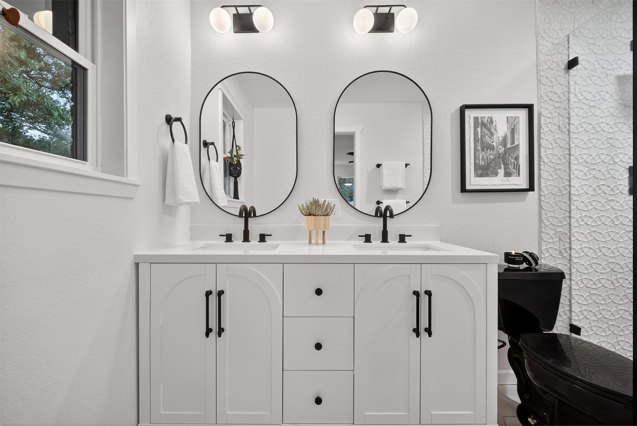 1004 Western Hills Drive