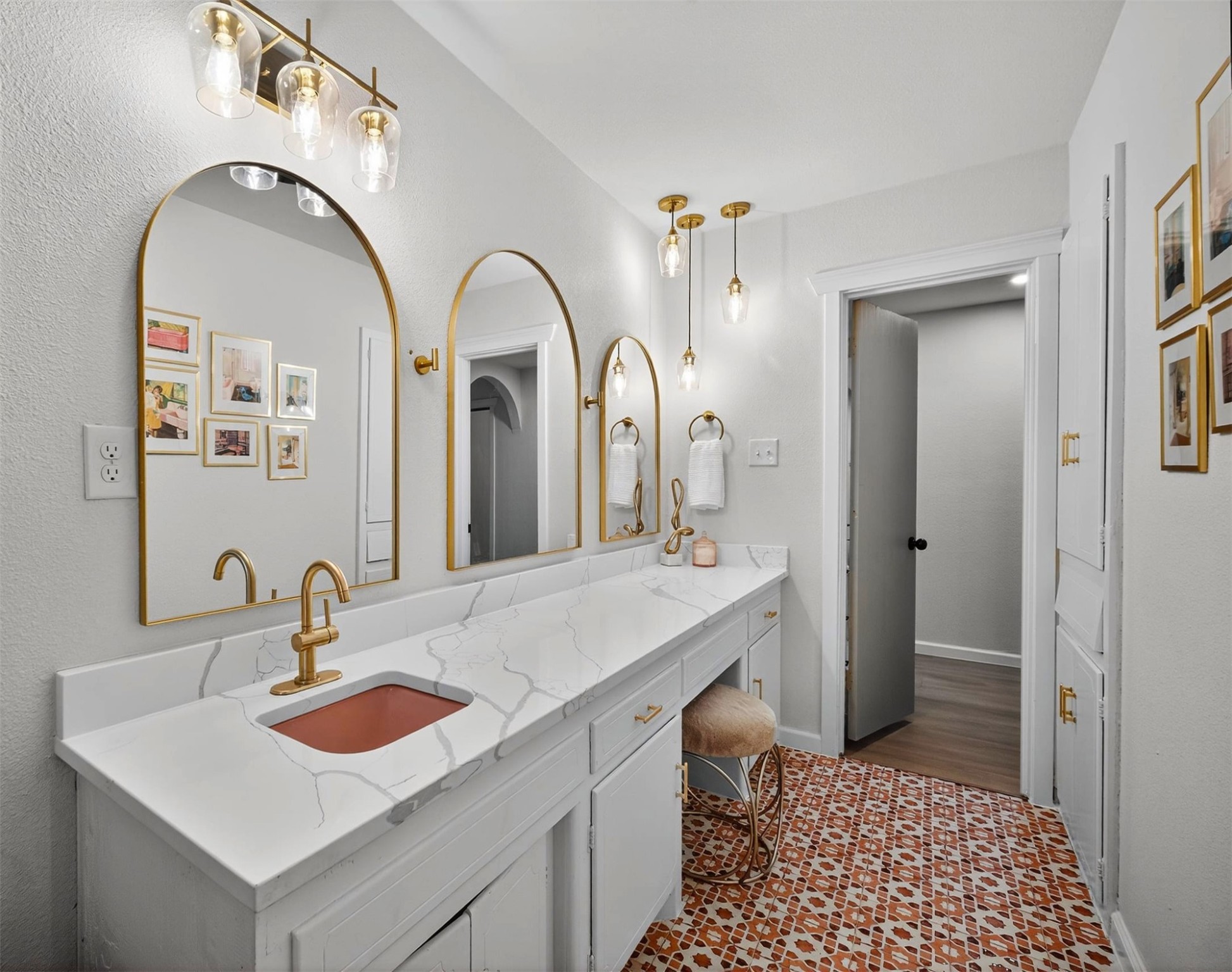 1004 Western Hills Drive