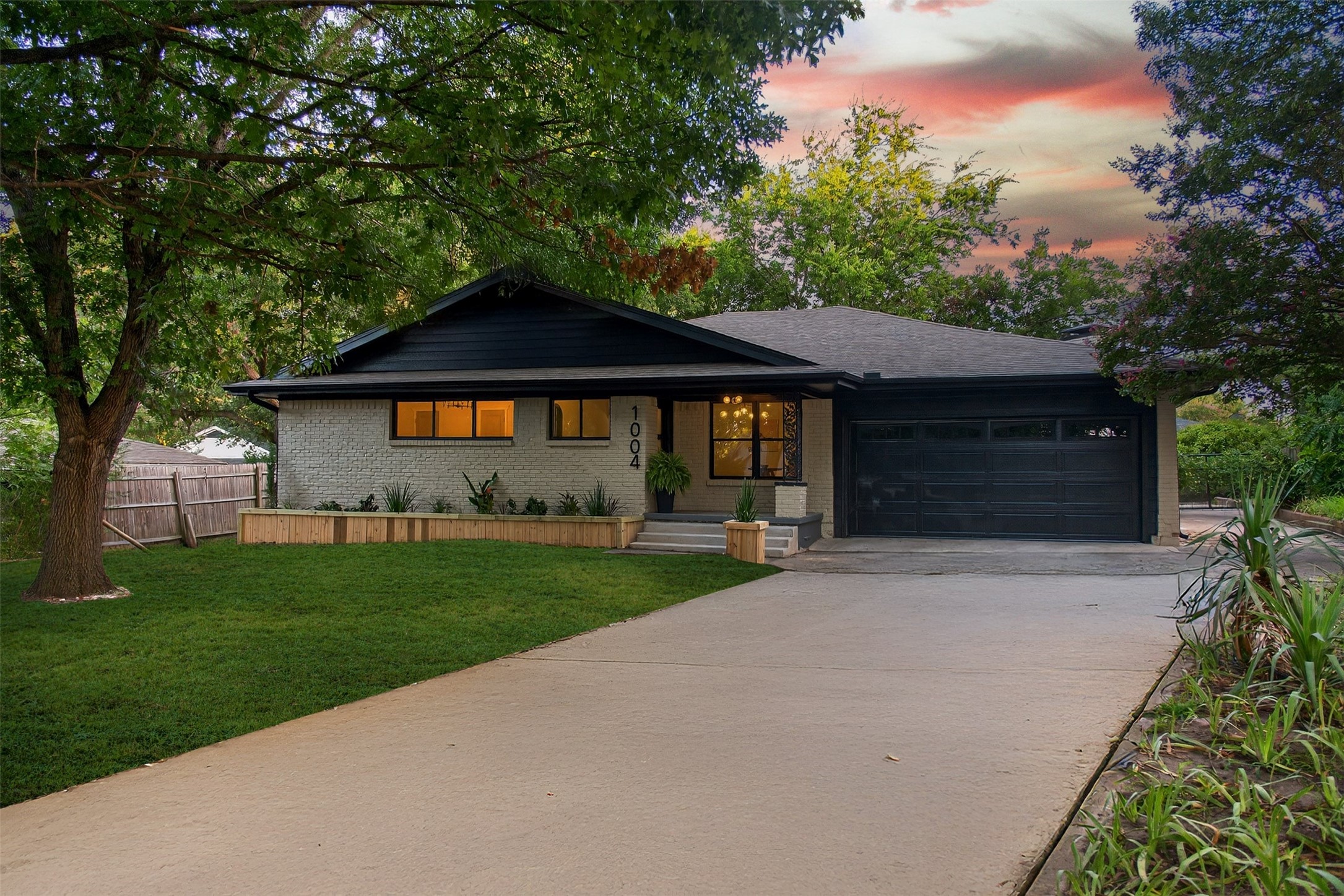 1004 Western Hills Drive