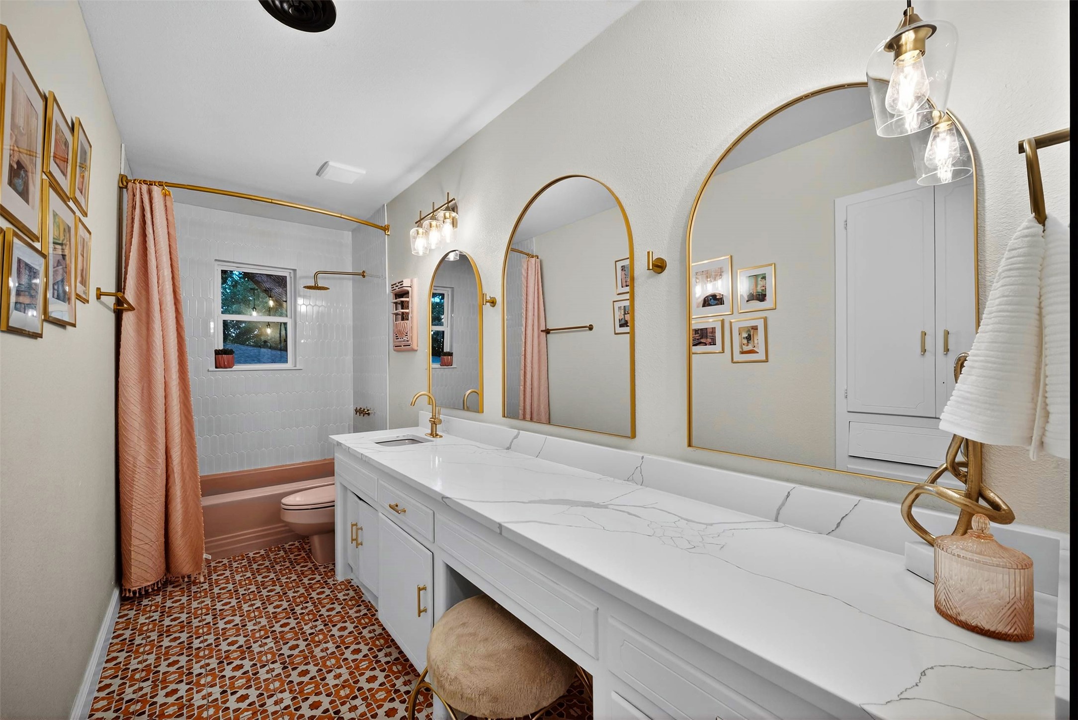 1004 Western Hills Drive