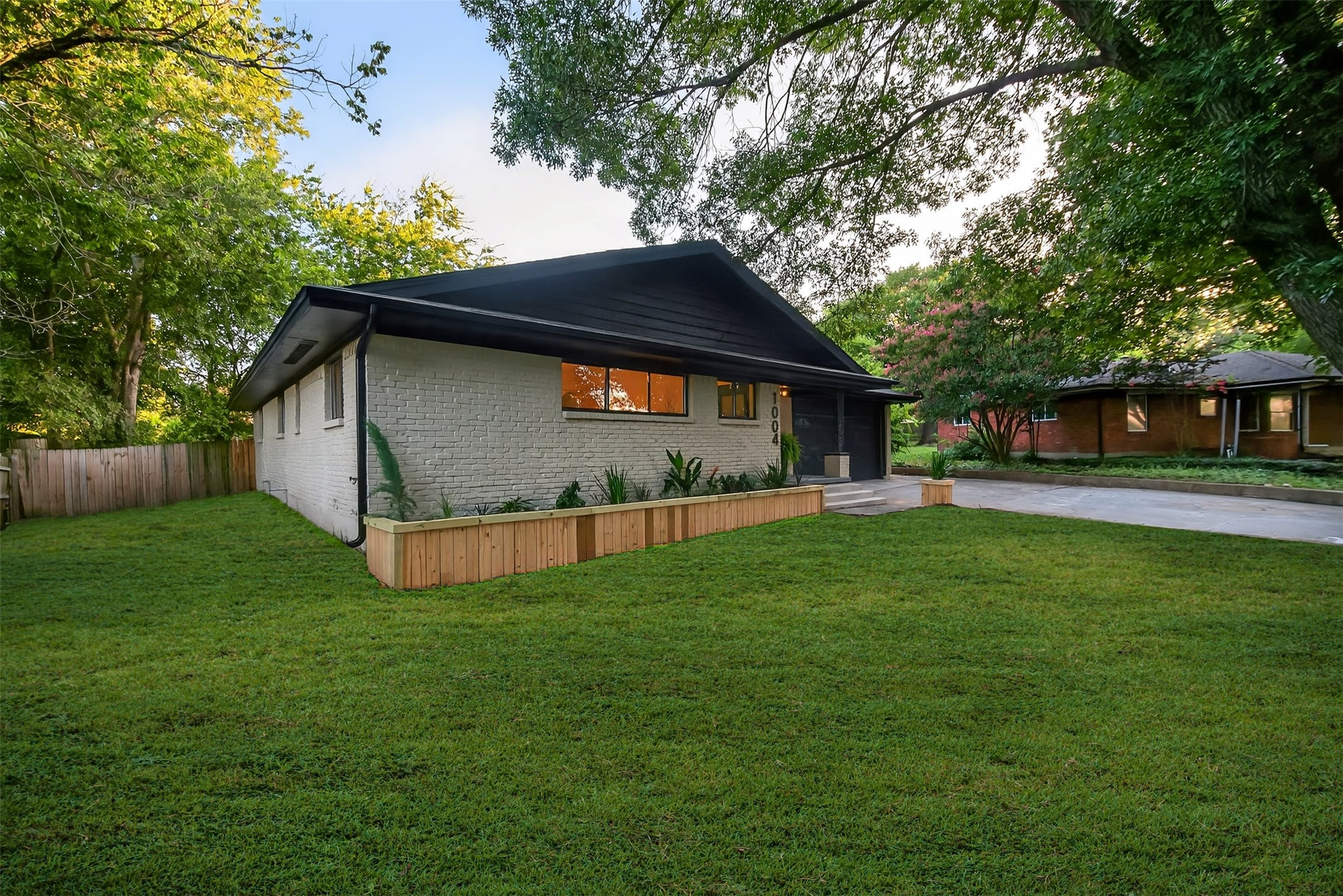 1004 Western Hills Drive