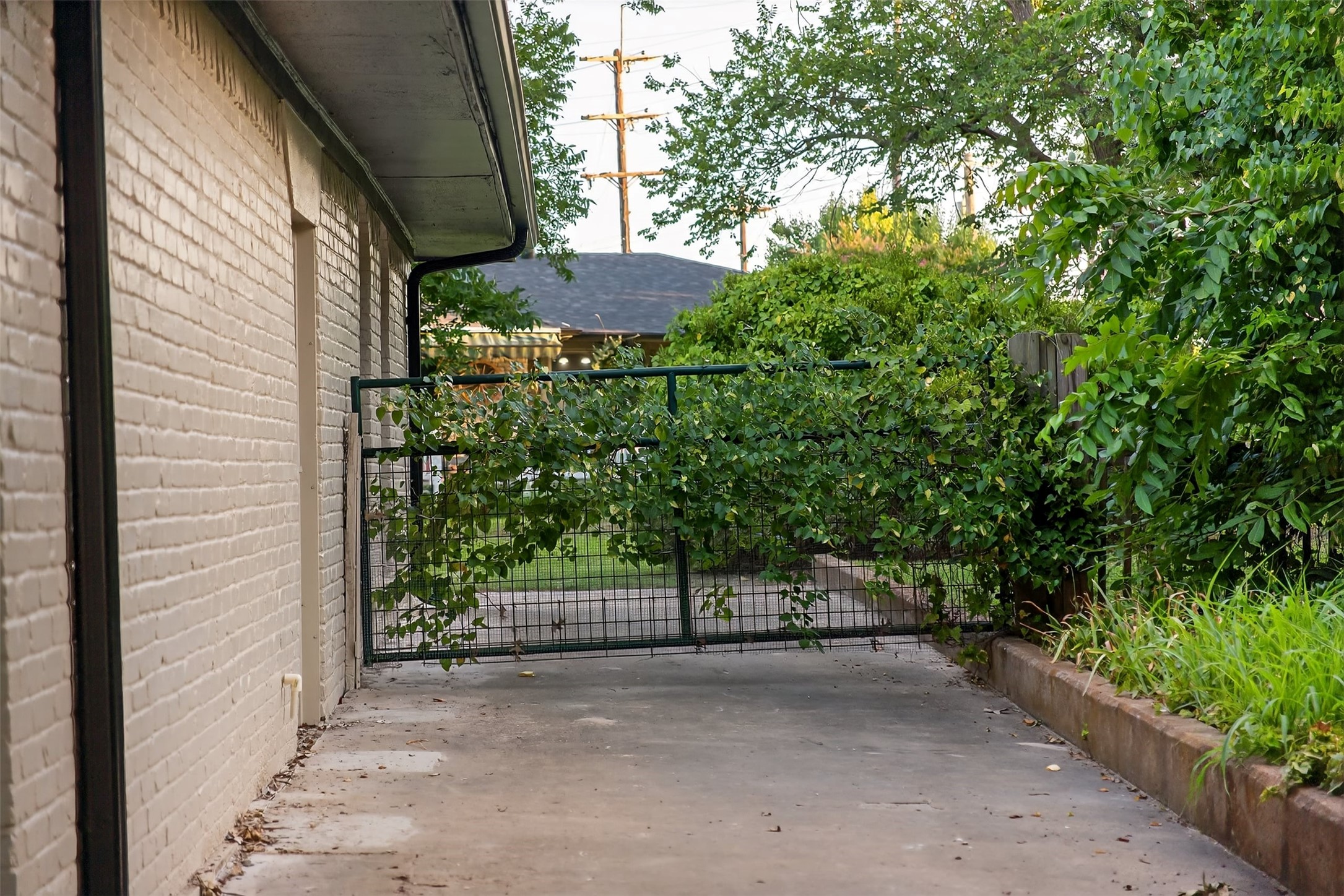 1004 Western Hills Drive