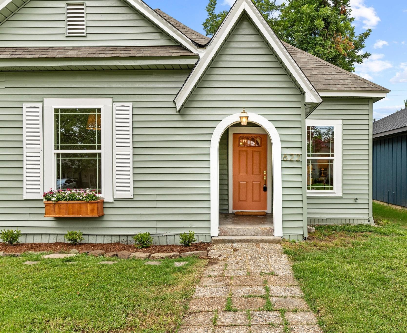 622 W Owing Street