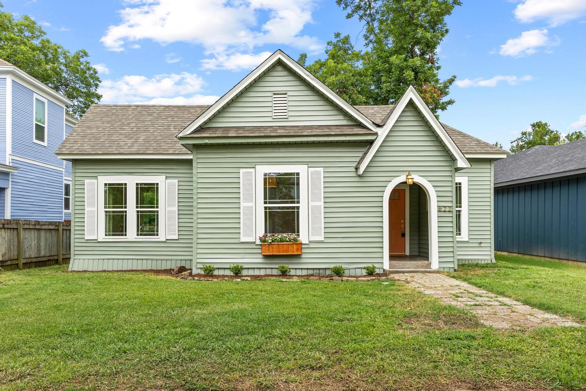 622 W Owing Street