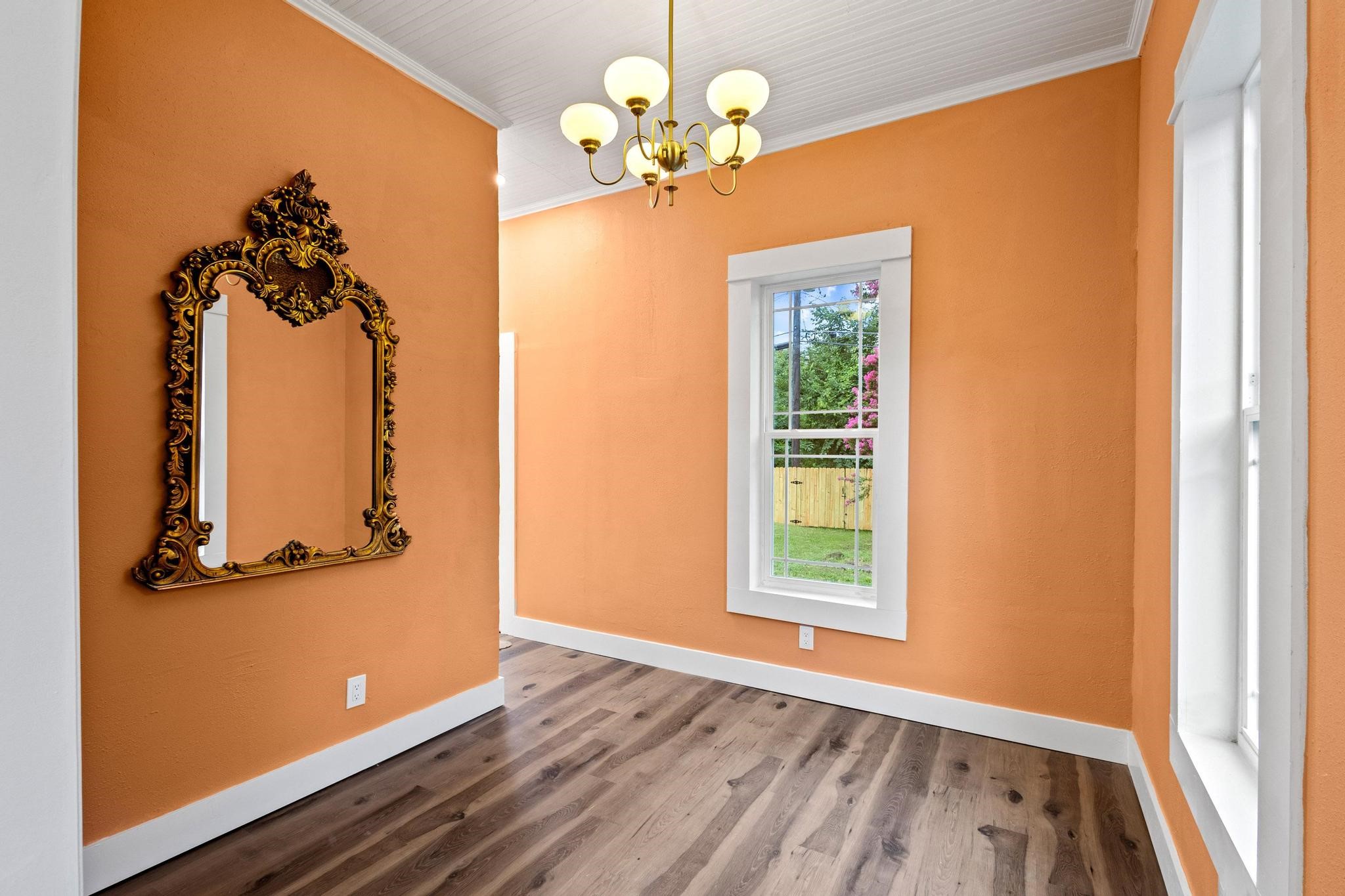 622 W Owing Street