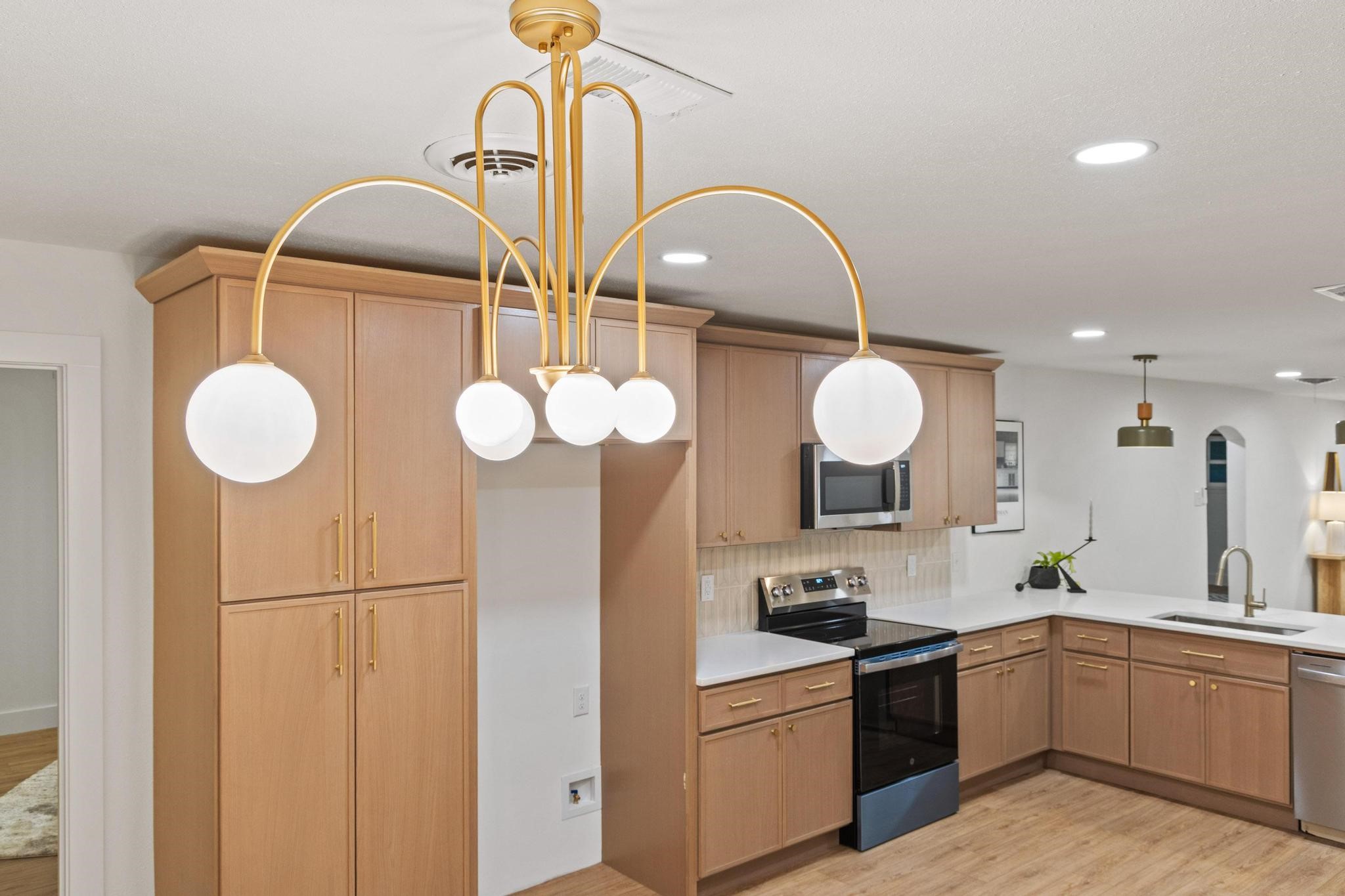 1609 W Woodard Street