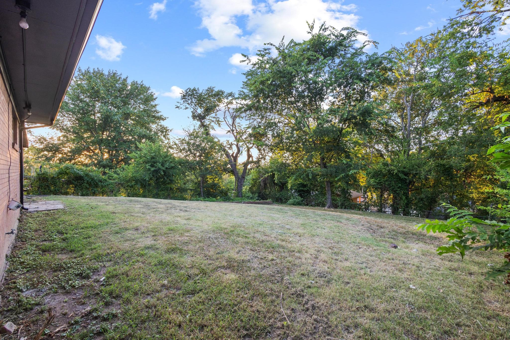 1609 W Woodard Street