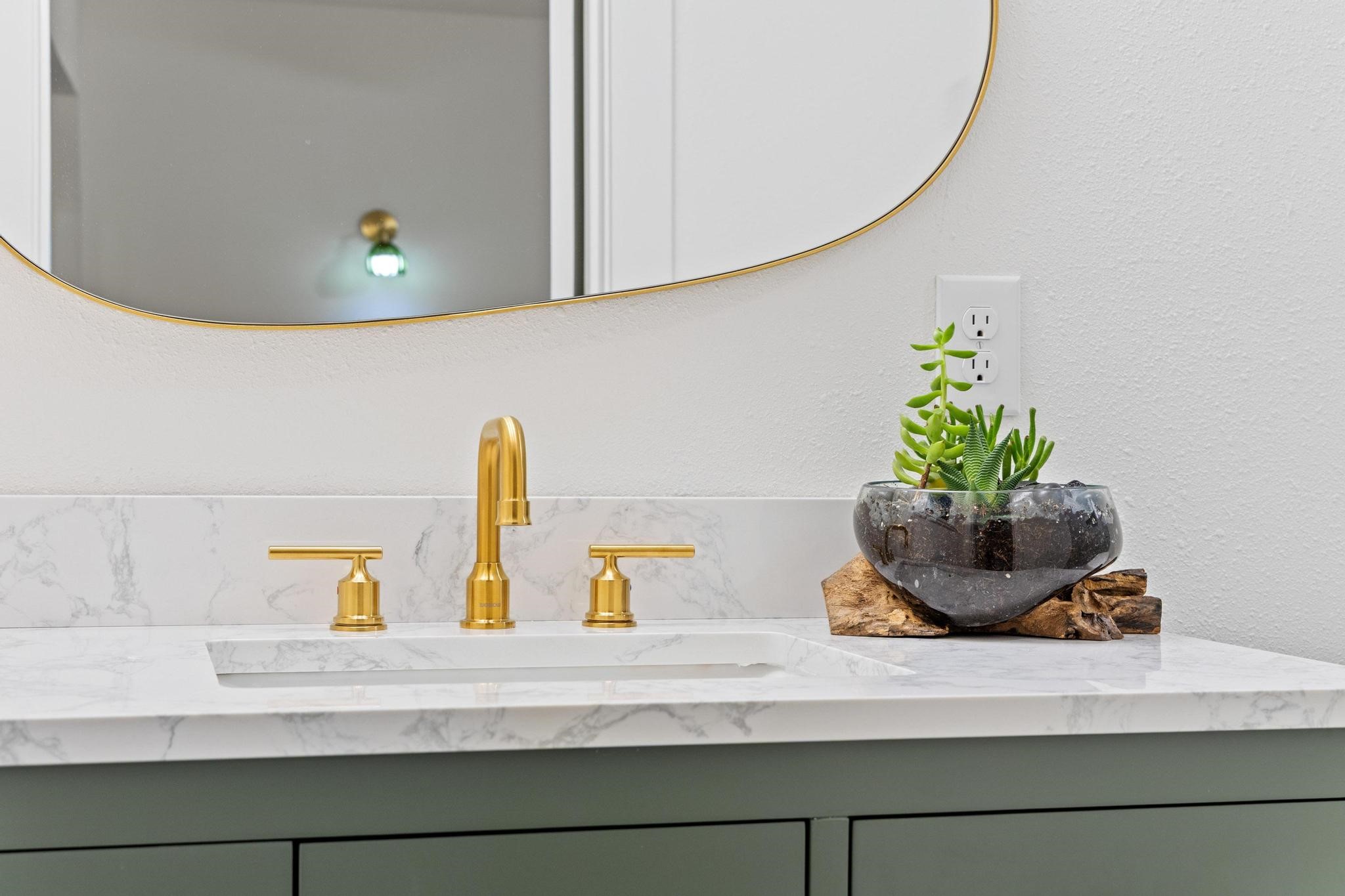 1609 W Woodard Street