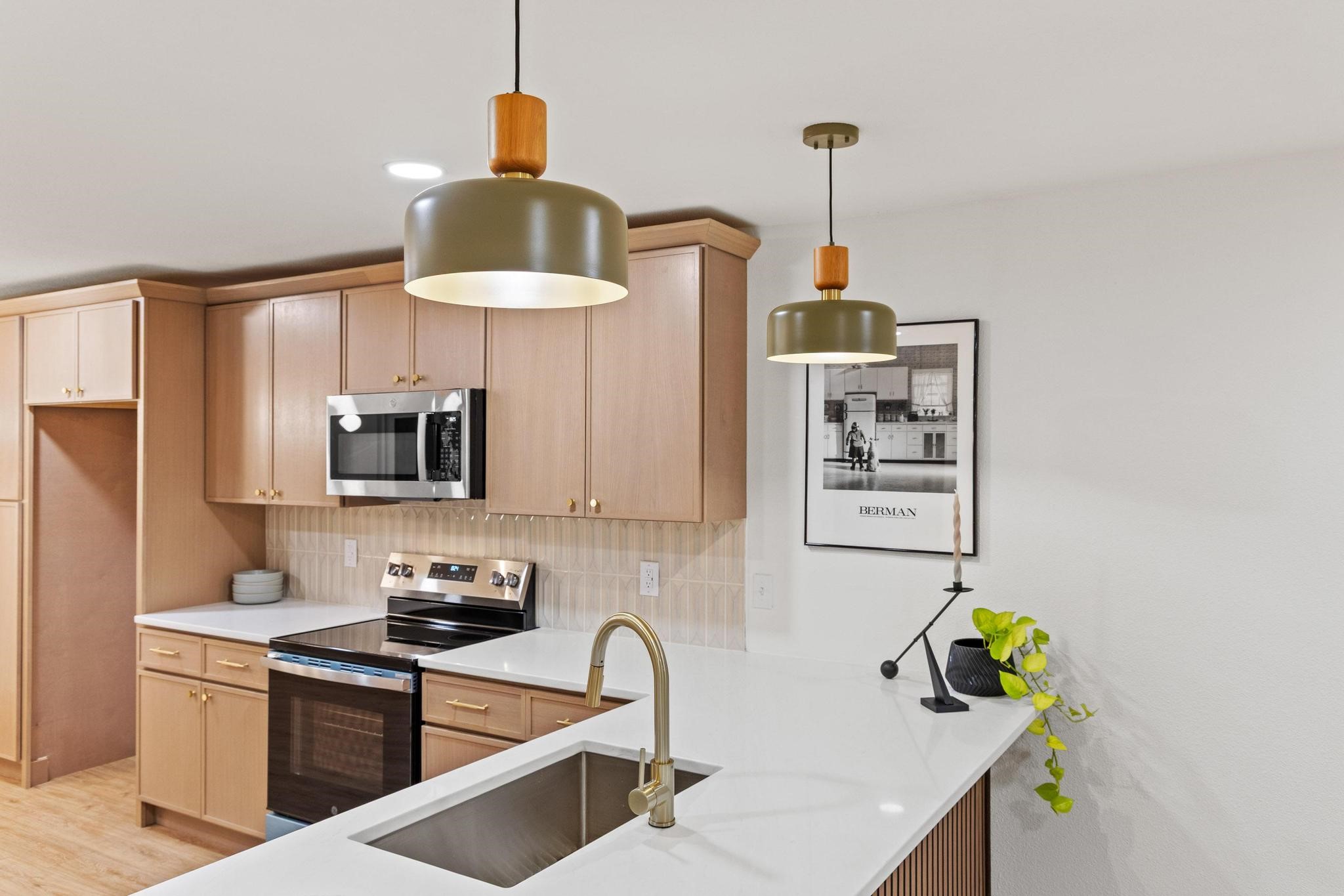 1609 W Woodard Street