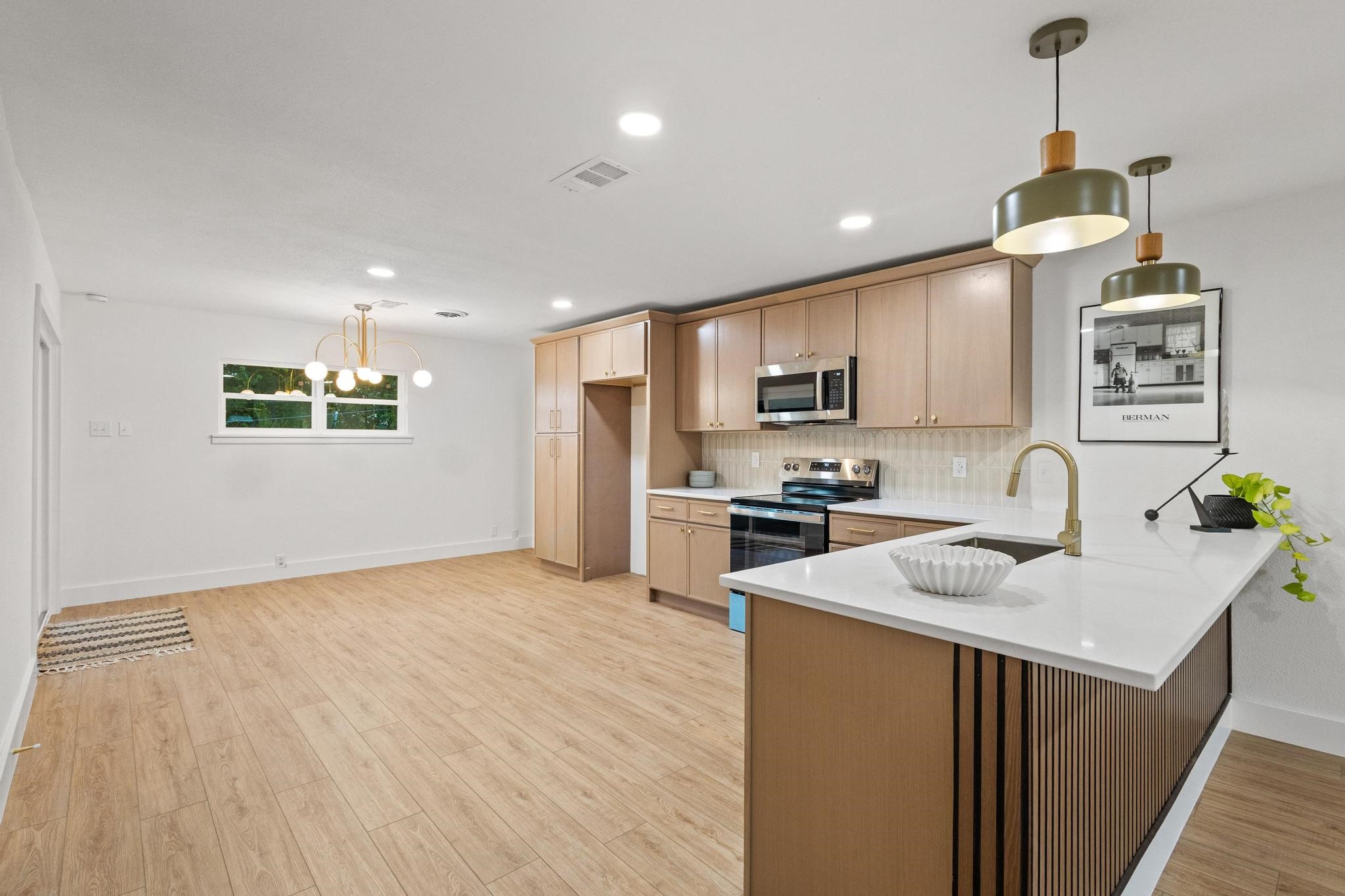 1609 W Woodard Street