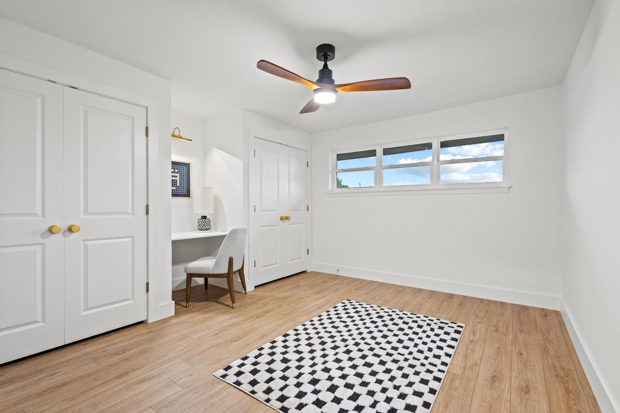 1609 W Woodard Street