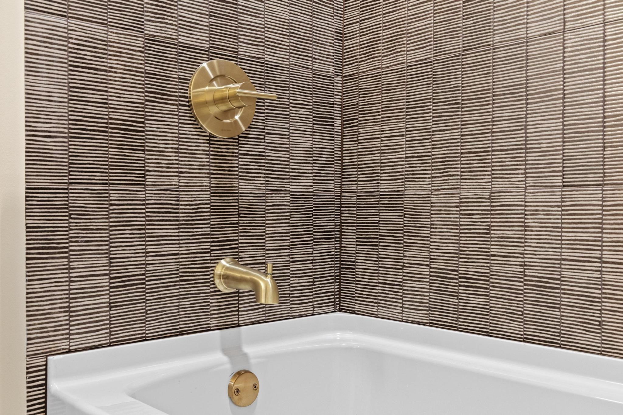 1609 W Woodard Street