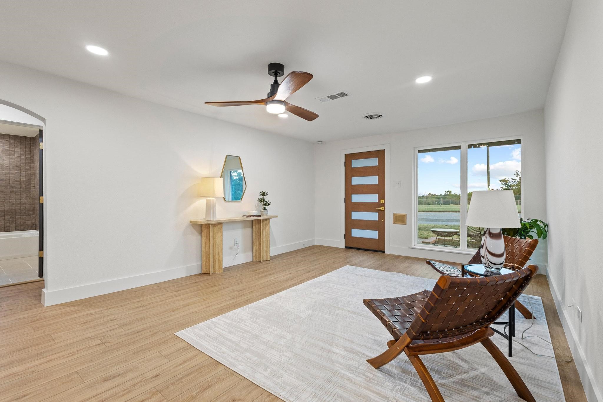 1609 W Woodard Street