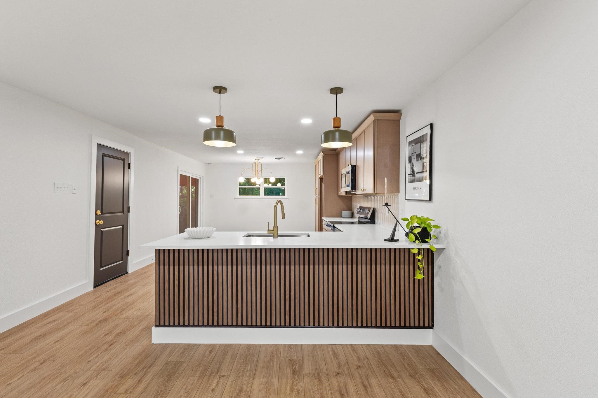 1609 W Woodard Street