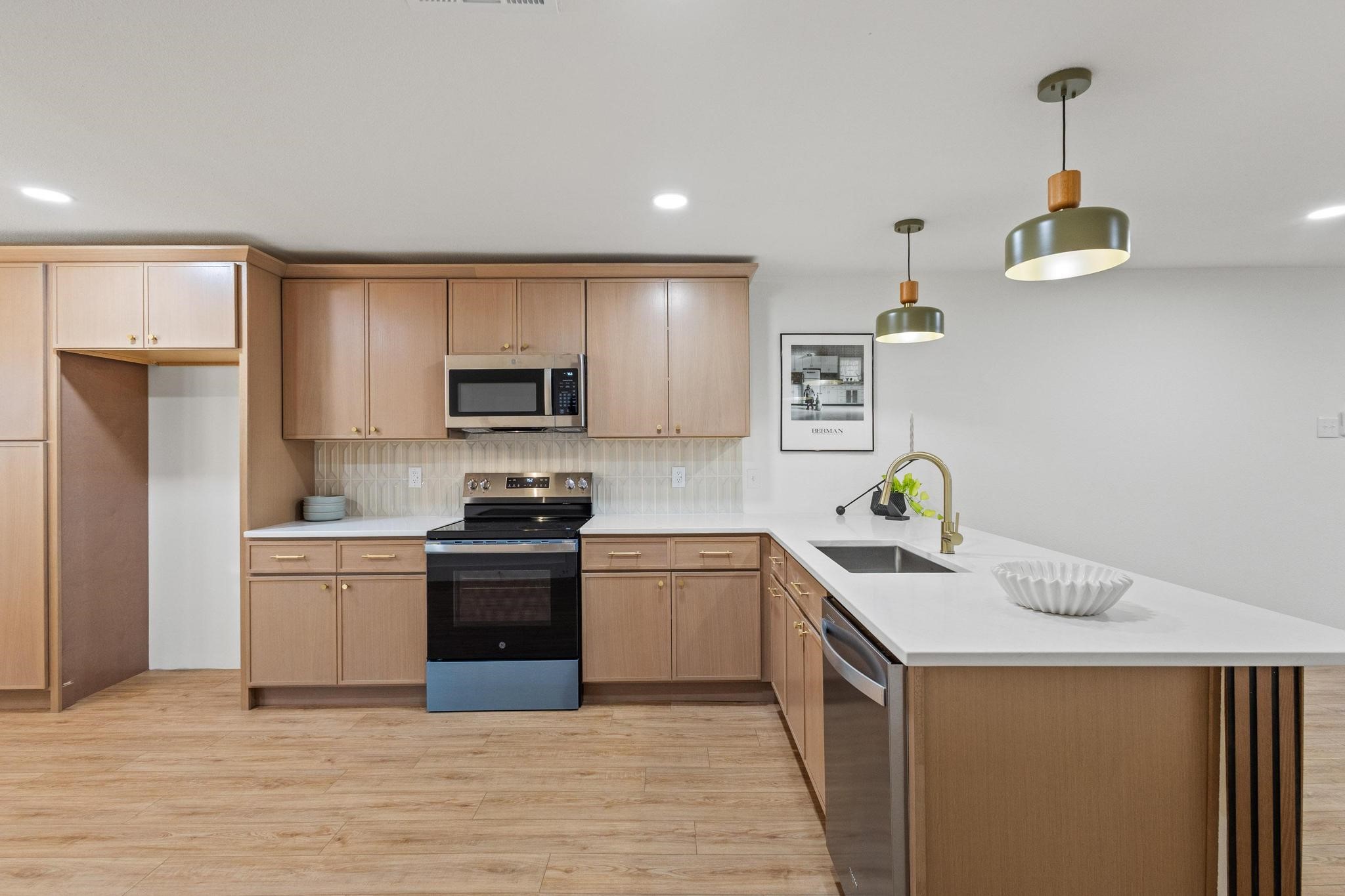 1609 W Woodard Street