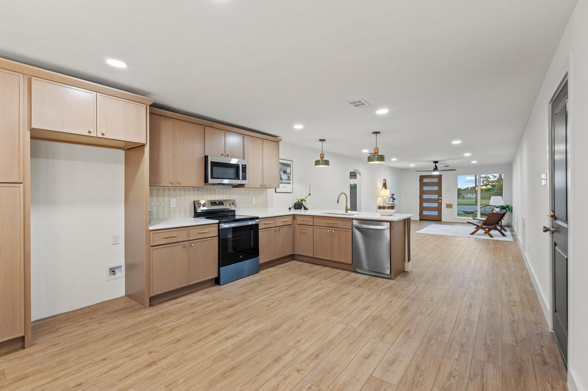 1609 W Woodard Street