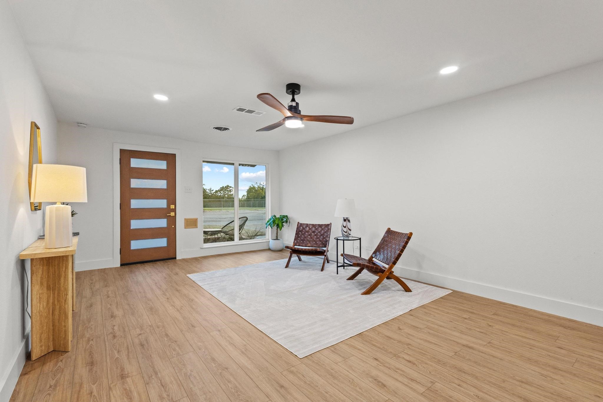 1609 W Woodard Street