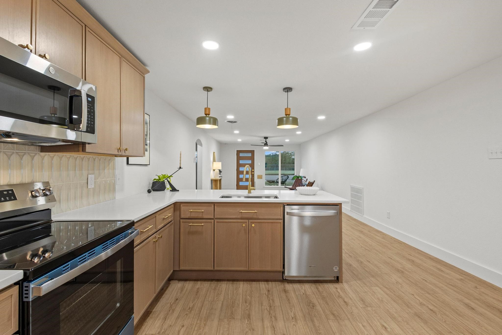 1609 W Woodard Street