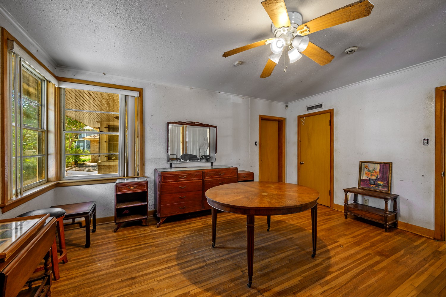 1114 W Walker Street