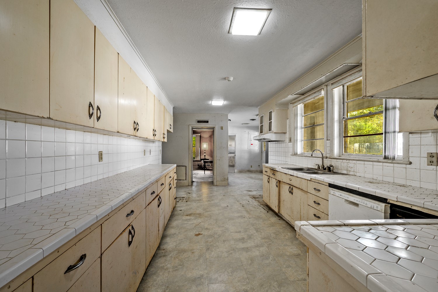 1114 W Walker Street