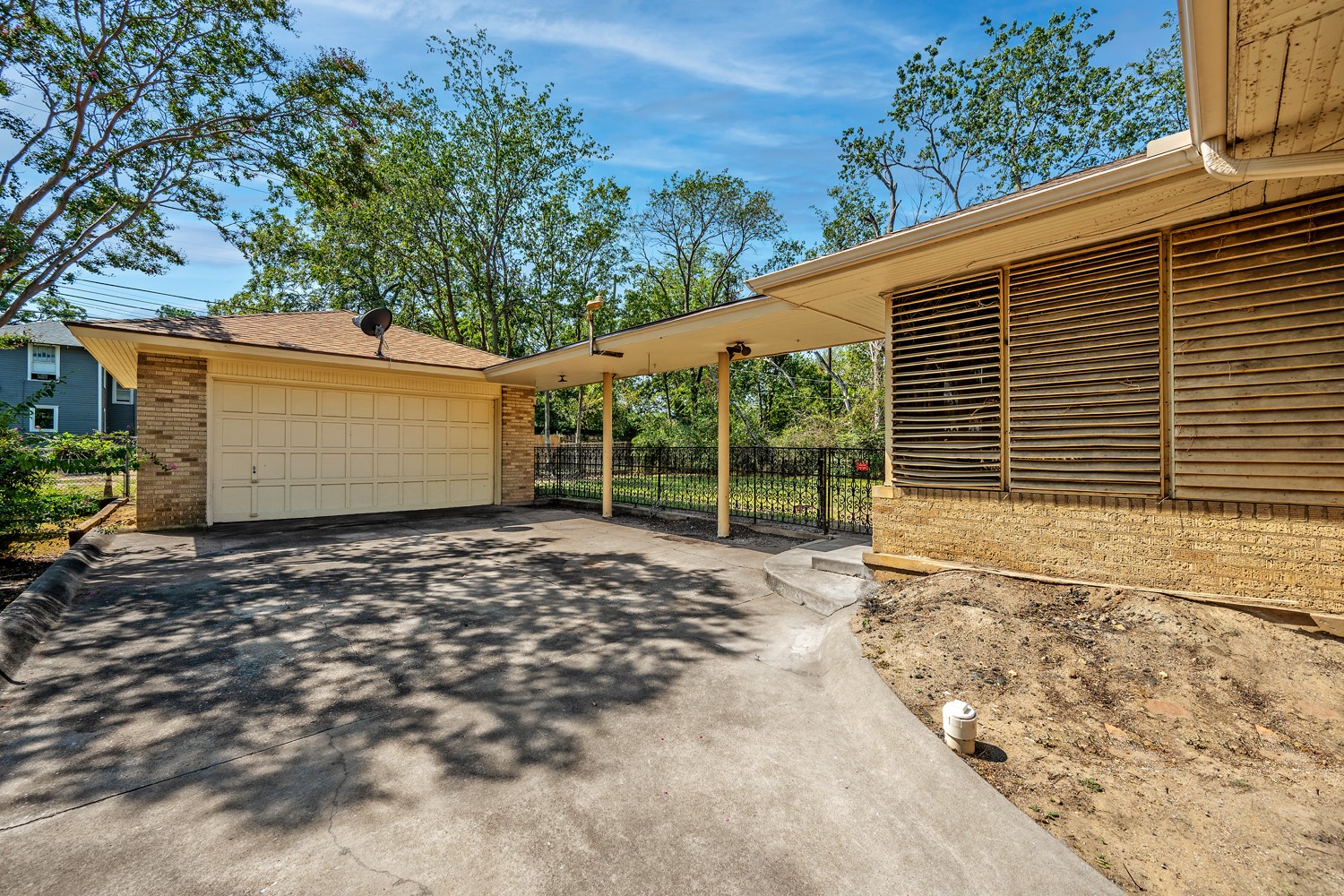 1114 W Walker Street