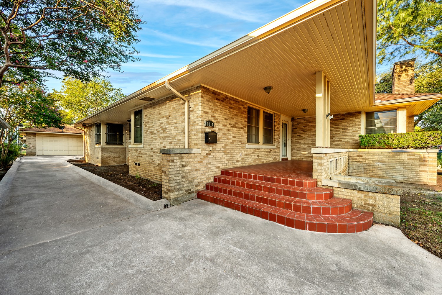 1114 W Walker Street