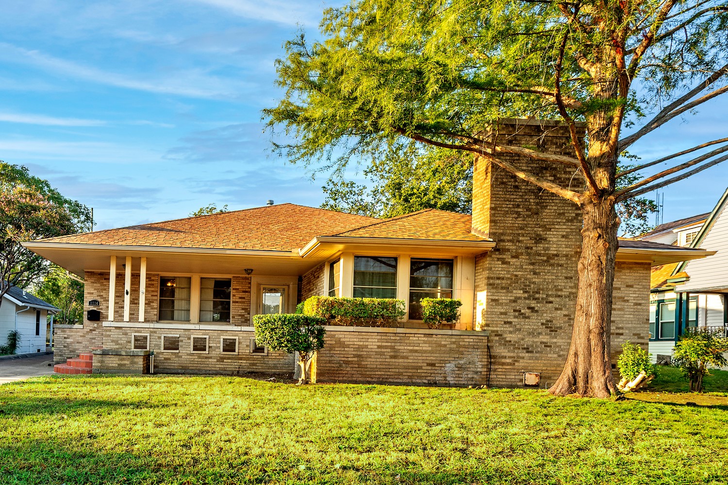 1114 W Walker Street