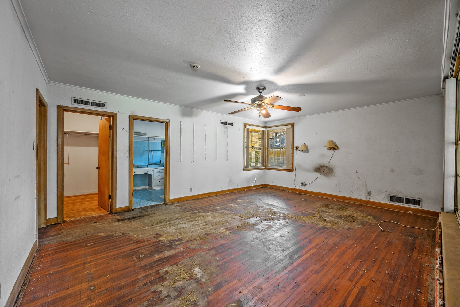 1114 W Walker Street