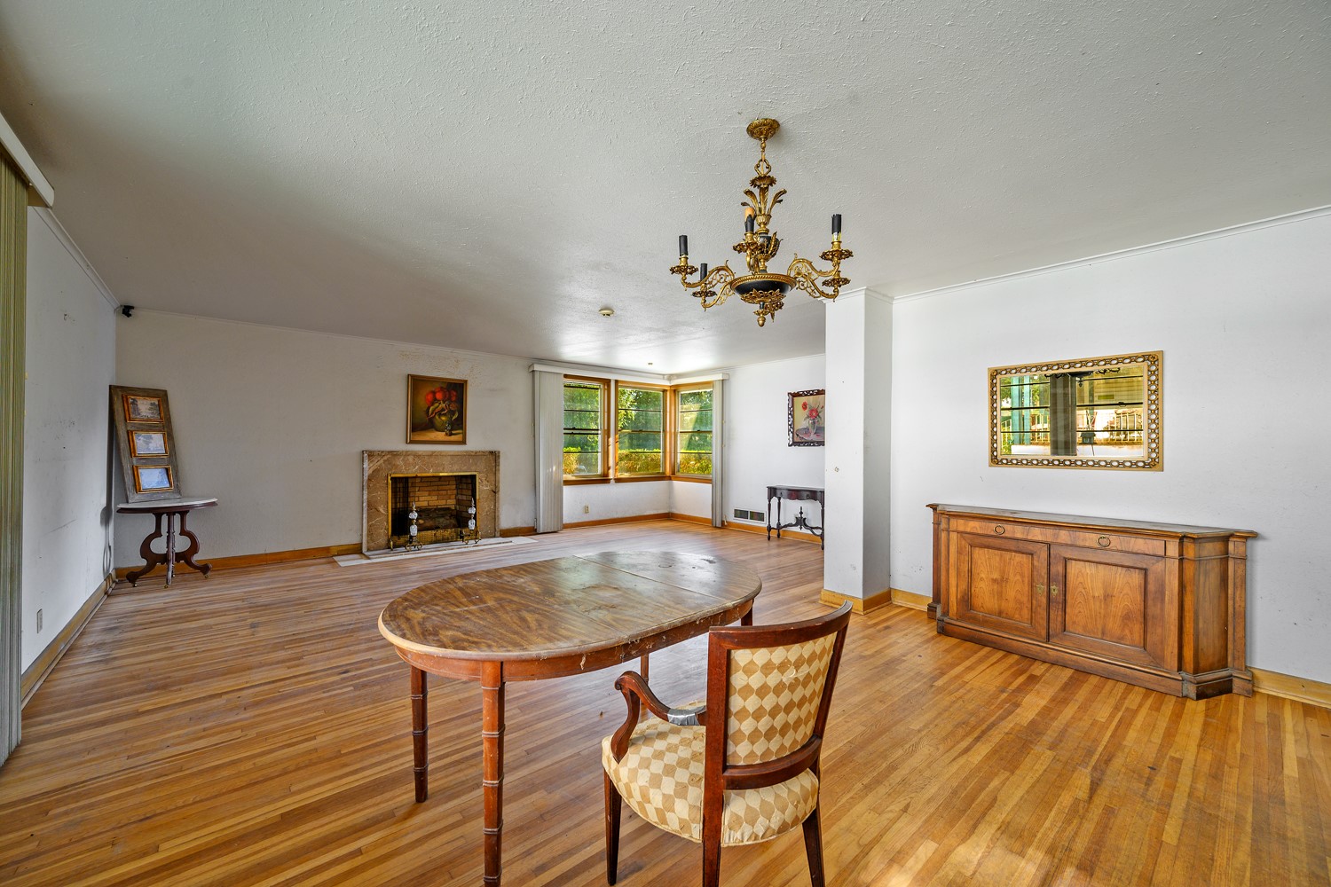 1114 W Walker Street