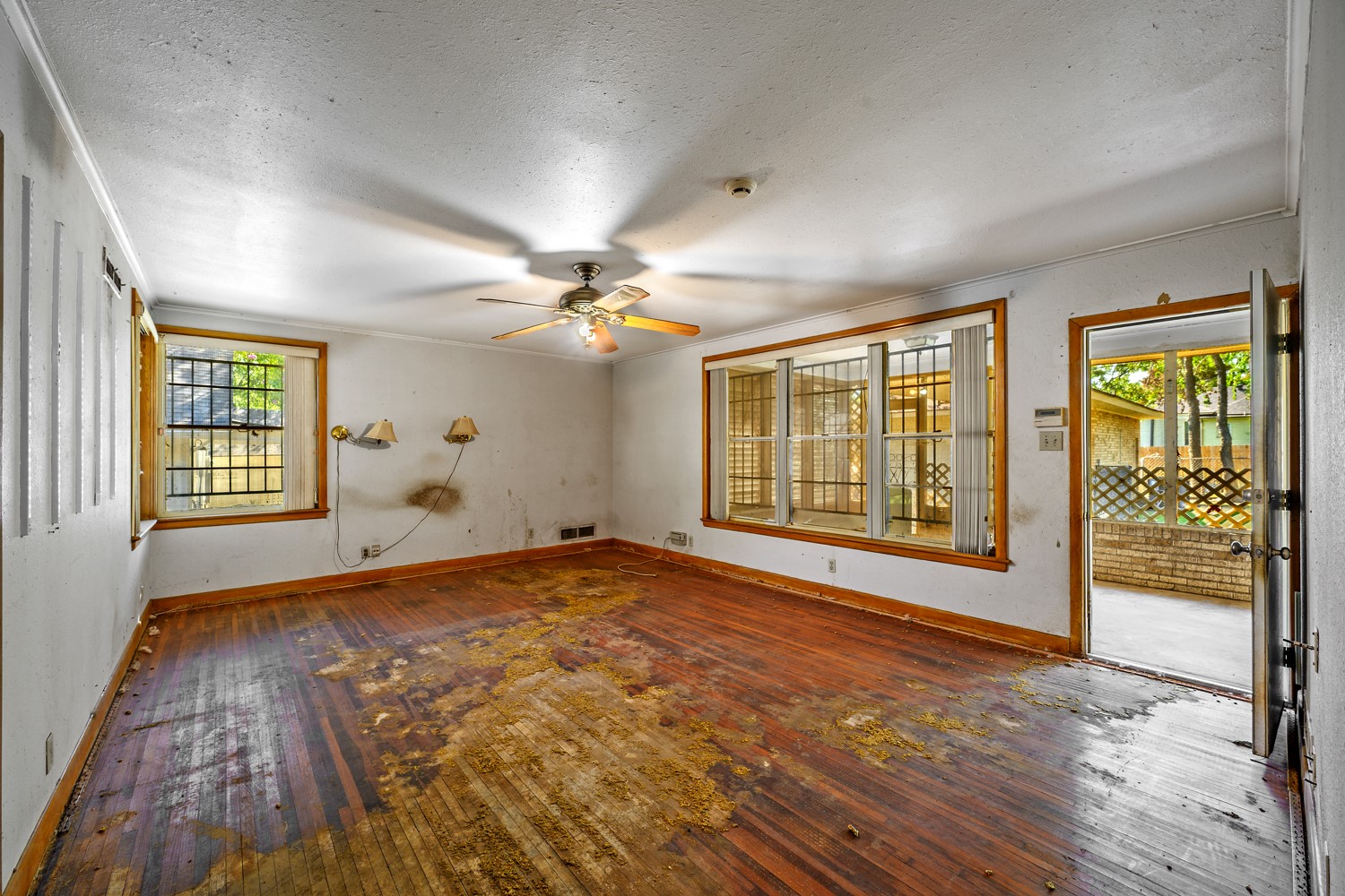 1114 W Walker Street