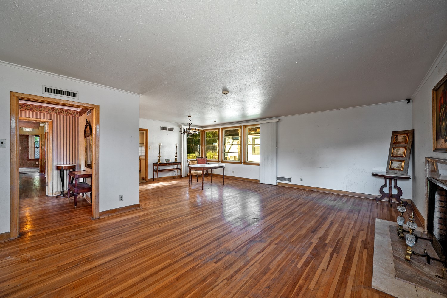 1114 W Walker Street