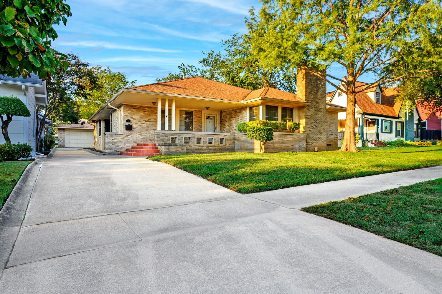 1114 W Walker Street