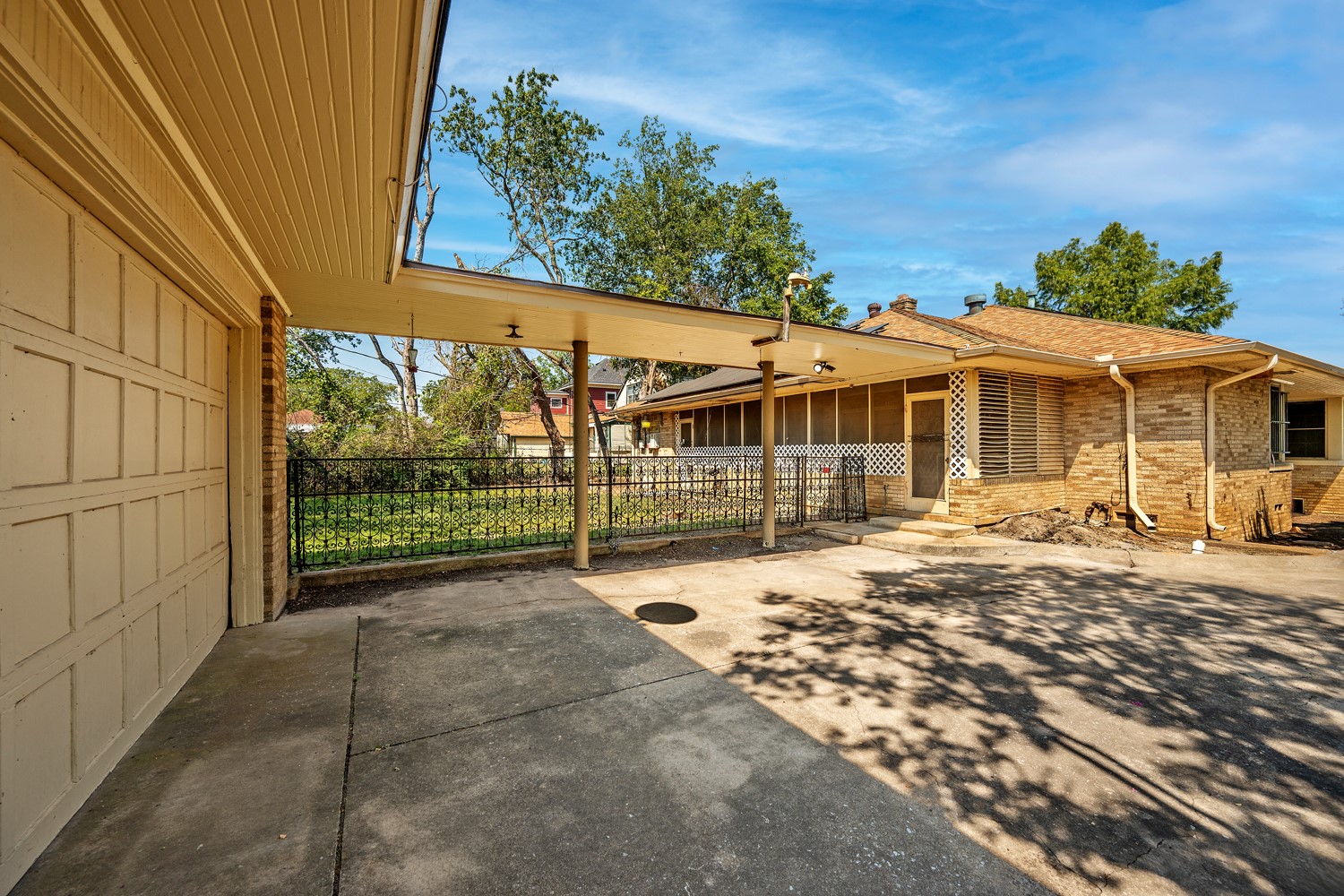 1114 W Walker Street