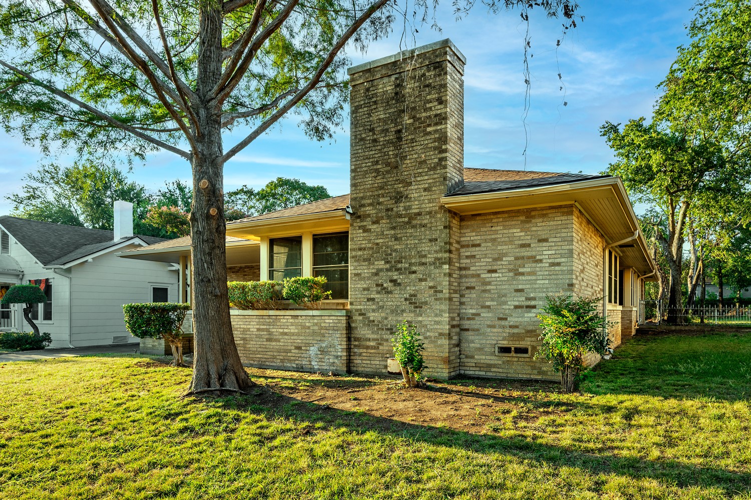 1114 W Walker Street