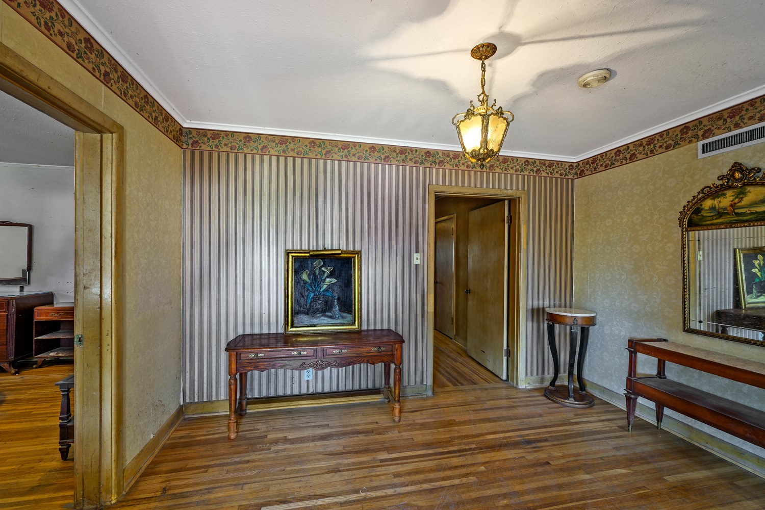 1114 W Walker Street